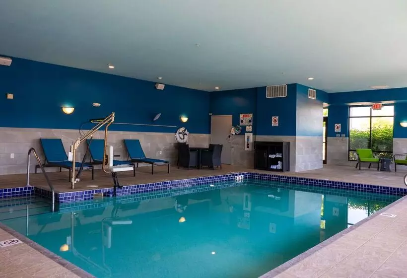 Отель Hampton Inn Elkhorn Lake Geneva Area