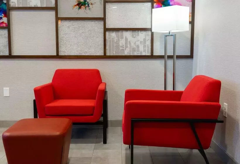 Отель Hampton Inn Elkhorn Lake Geneva Area