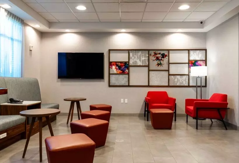 Отель Hampton Inn Elkhorn Lake Geneva Area