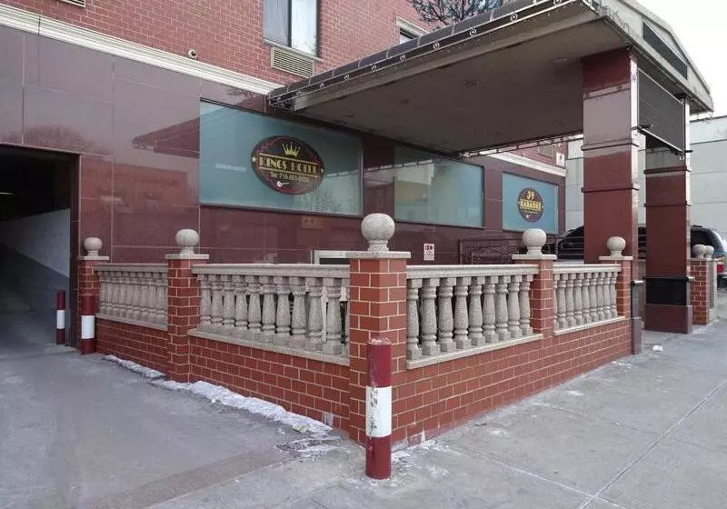 בית מלון כפרי Knights Inn Brooklyn Sunset Park