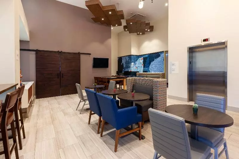 בית מלון כפרי Knights Inn Brooklyn Sunset Park