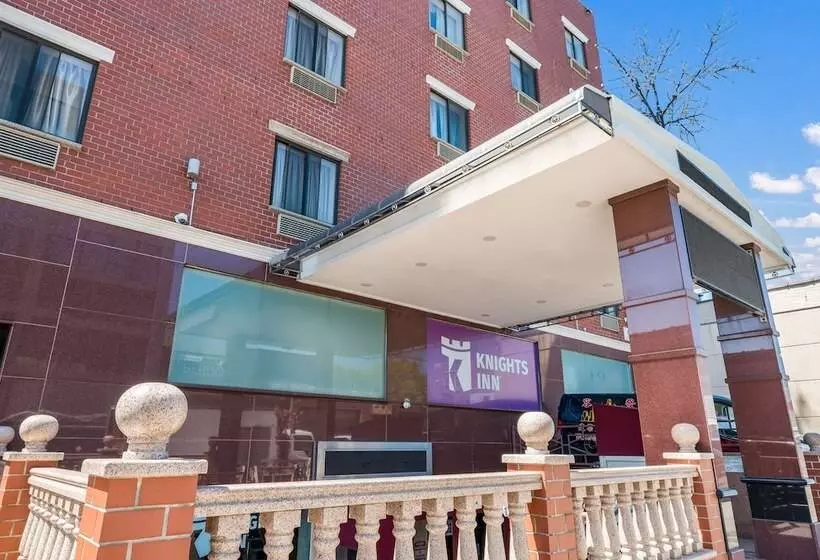 בית מלון כפרי Knights Inn Brooklyn Sunset Park