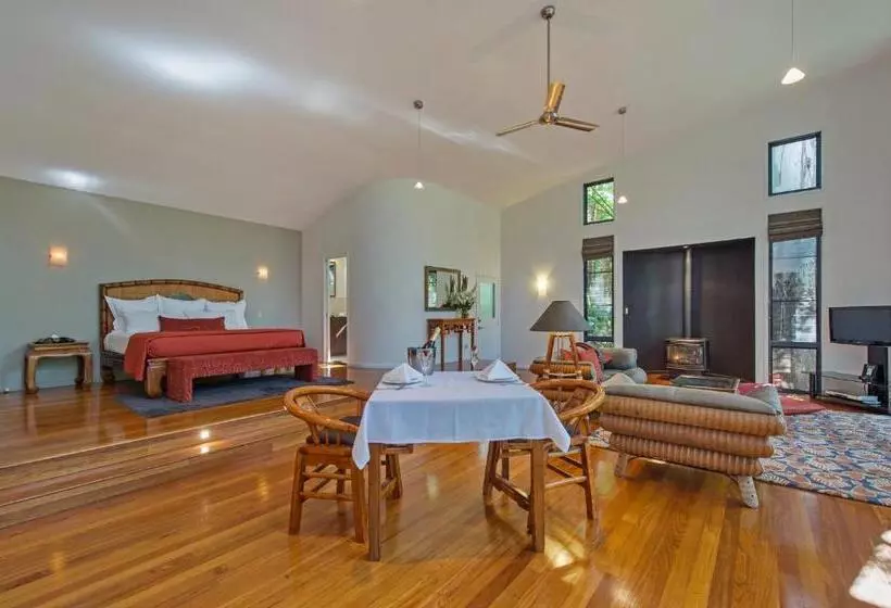 Отель Pethers Rainforest Retreat