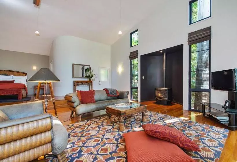 Отель Pethers Rainforest Retreat