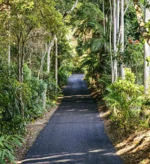 Отель Pethers Rainforest Retreat