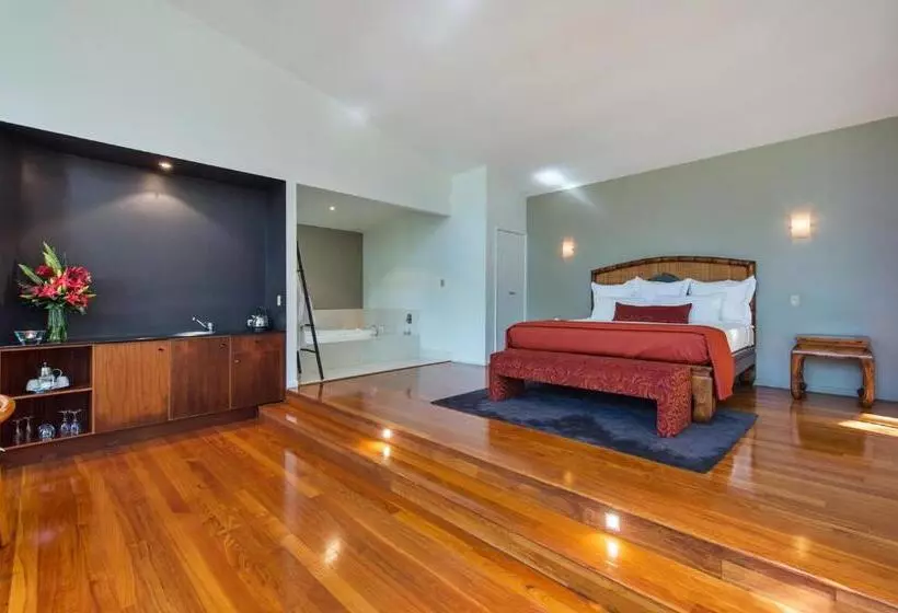 Отель Pethers Rainforest Retreat