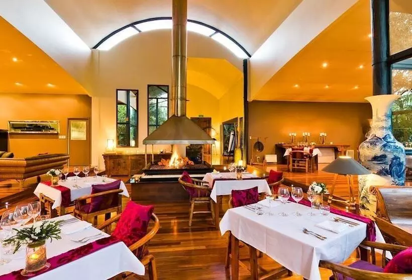 Отель Pethers Rainforest Retreat