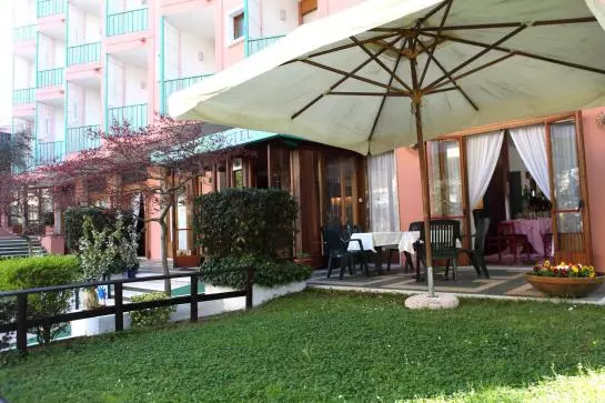 בית מלון כפרי Plaza