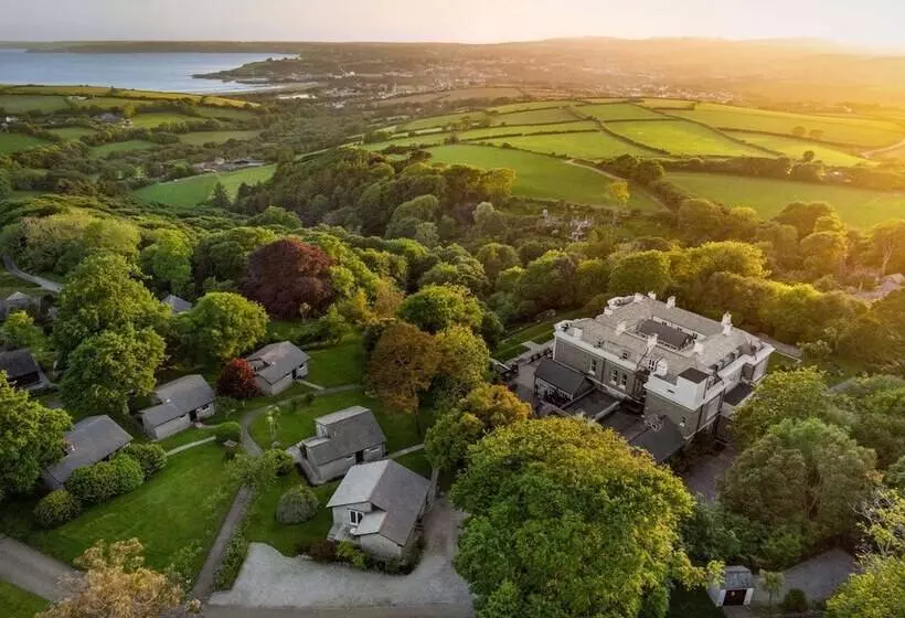 فندق Trenython Manor Resort