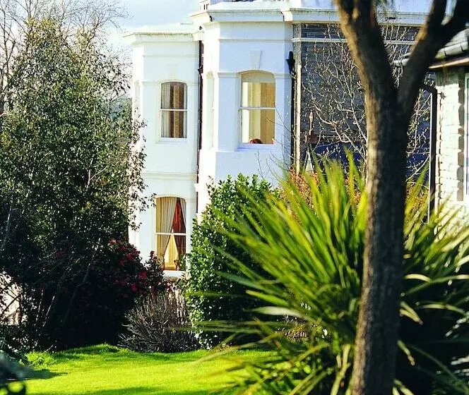 فندق Trenython Manor Resort