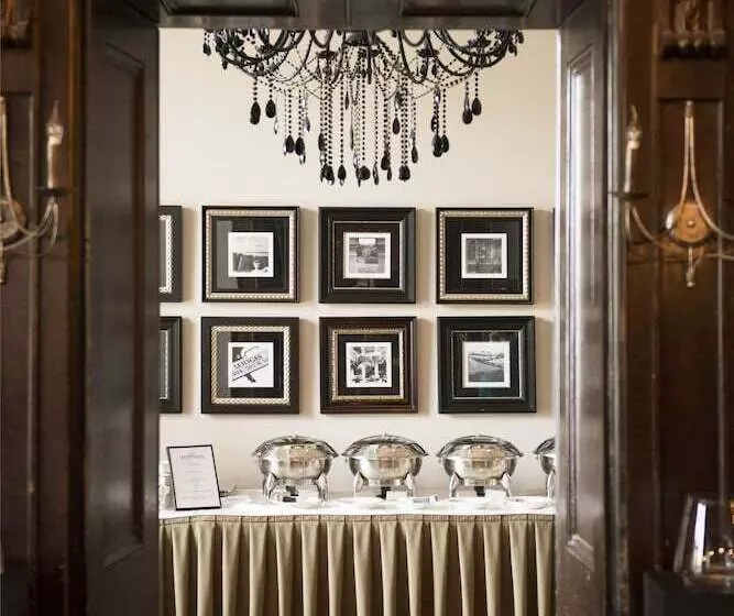 فندق Trenython Manor Resort