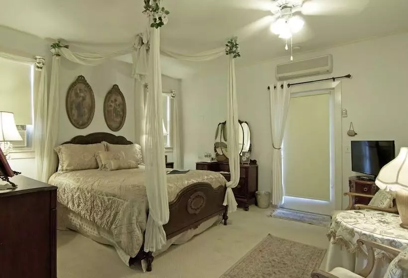 Sabal Palm House Bed And Breakfast