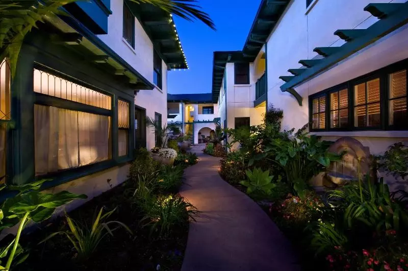 Отель 1906 Lodge