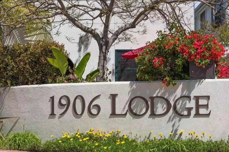 Отель 1906 Lodge