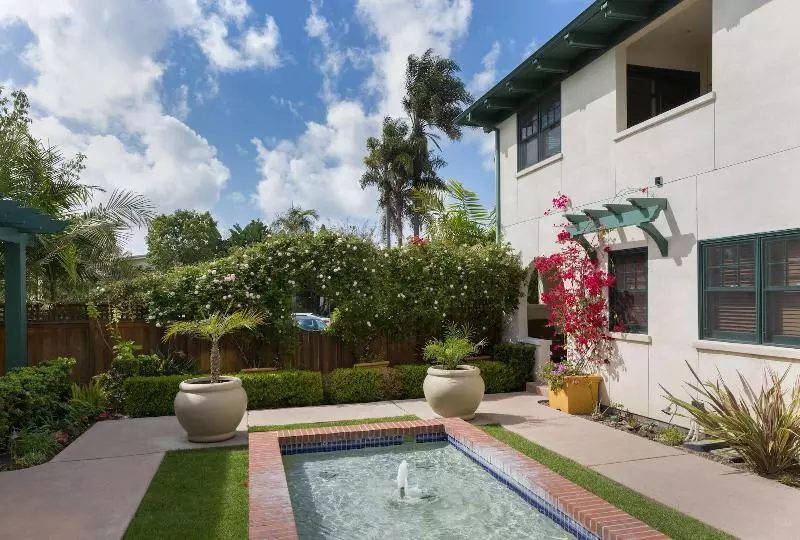 Отель 1906 Lodge