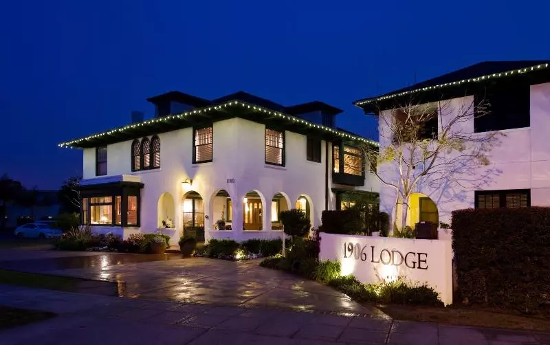 Отель 1906 Lodge