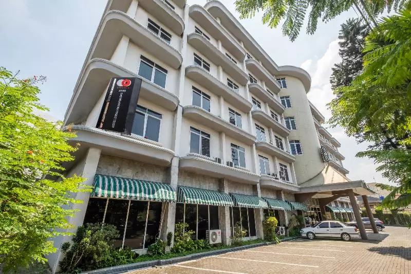 هتل Capital O 2239 Endah Parahyangan