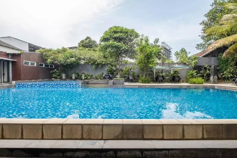 هتل Capital O 2239 Endah Parahyangan