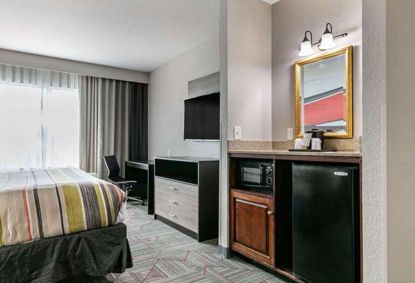 هتل Clarion Pointe Columbusbradley Park