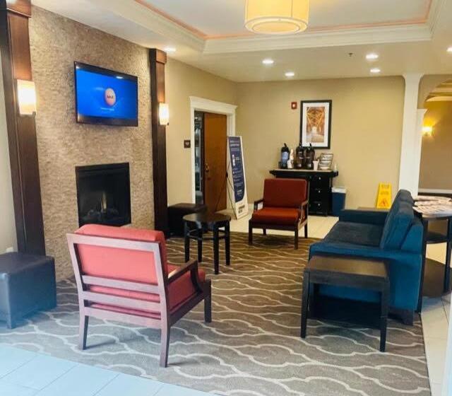 Отель Comfort Inn Hebronlowell Area