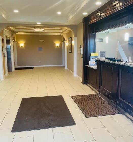 Отель Comfort Inn Hebronlowell Area