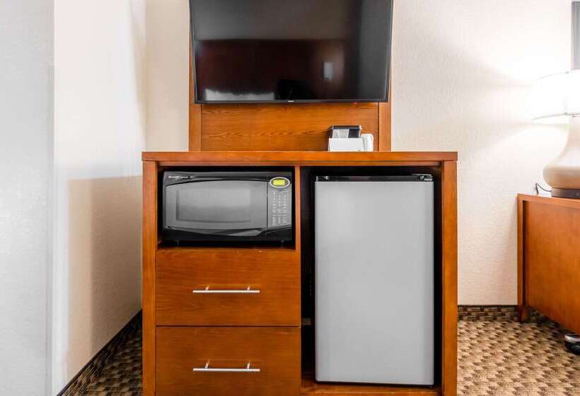 Отель Comfort Suites Troyi75