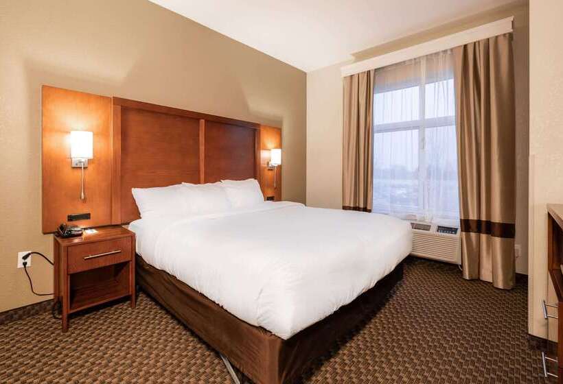 Отель Comfort Suites Troyi75