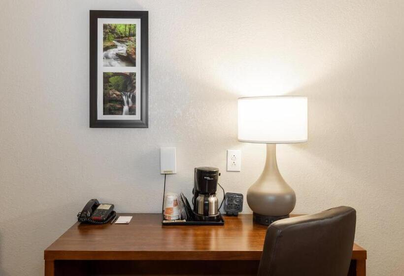 Отель Comfort Suites Troyi75