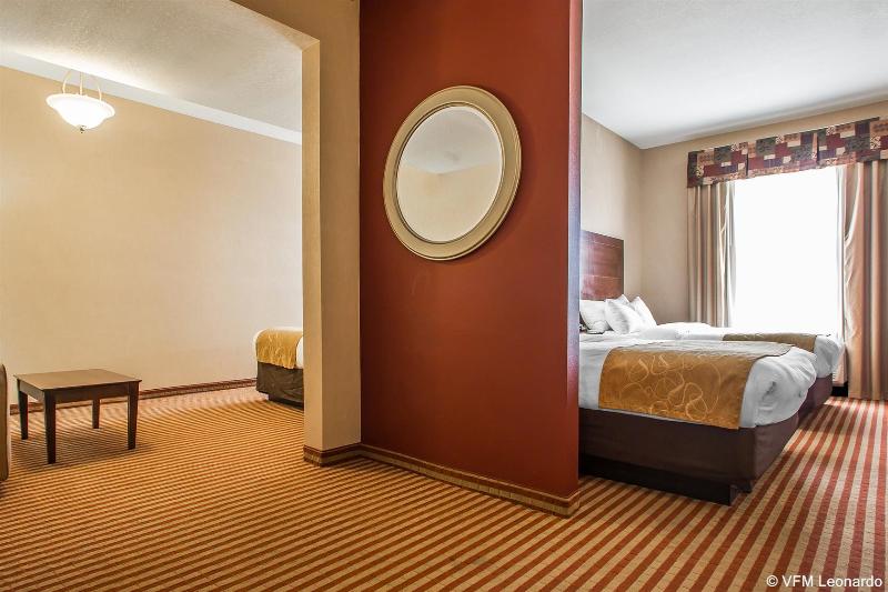 Отель Comfort Suites Troyi75