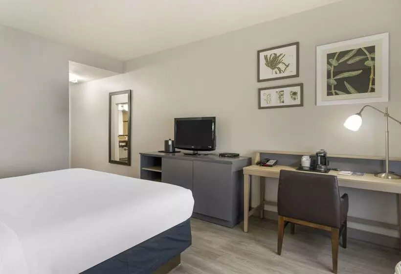 هتل Country Inn & Suites By Radisson, Tampa Airport North, Fl