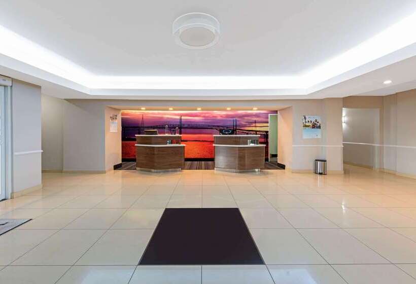 ホテル La Quinta By Wyndham Bridge City Orange