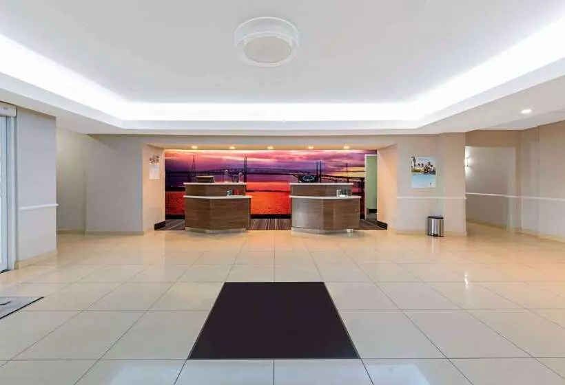 酒店 La Quinta By Wyndham Bridge City Orange