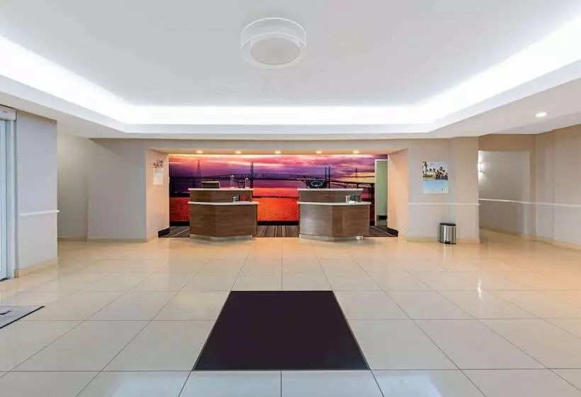 酒店 La Quinta By Wyndham Bridge City Orange