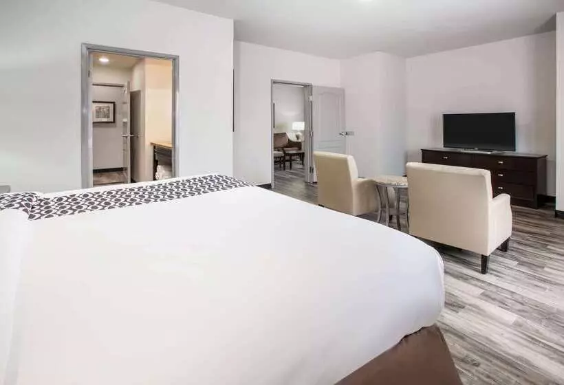 Отель La Quinta Inn & Suites By Wyndham Dfw Airport West Euless