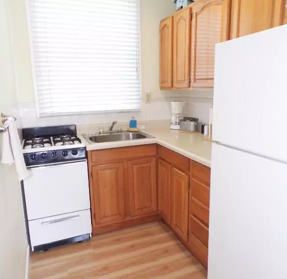 هتل Shoreline Cottages