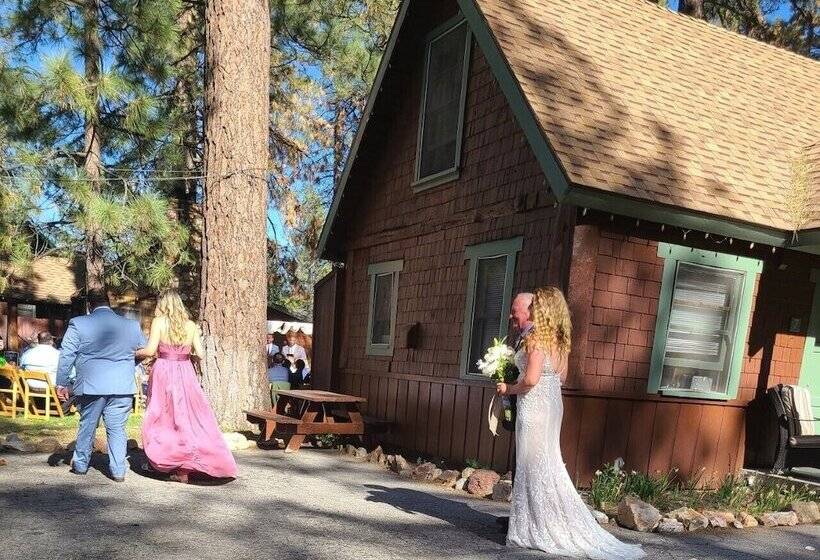 منتجع Golden Bear Cottages