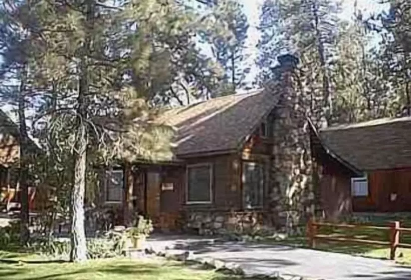 אתר נופש Golden Bear Cottages