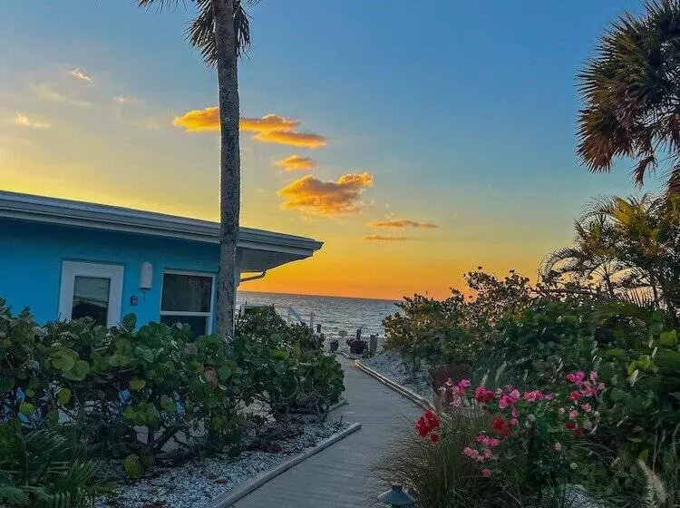 리조트 The Pearl Beach Inn