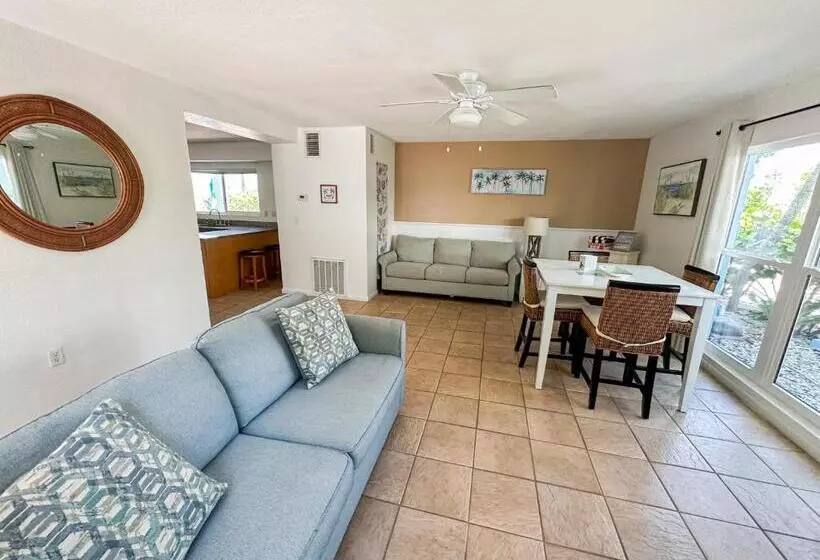 리조트 The Pearl Beach Inn