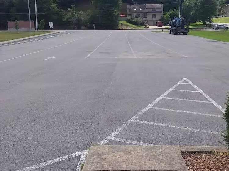 Hotel Brookshire Inn & Suites