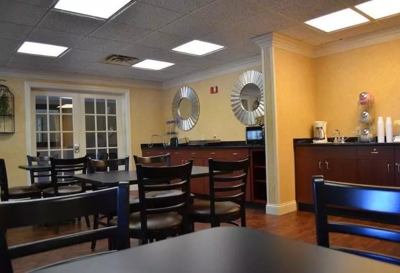 Hotel Brookshire Inn & Suites