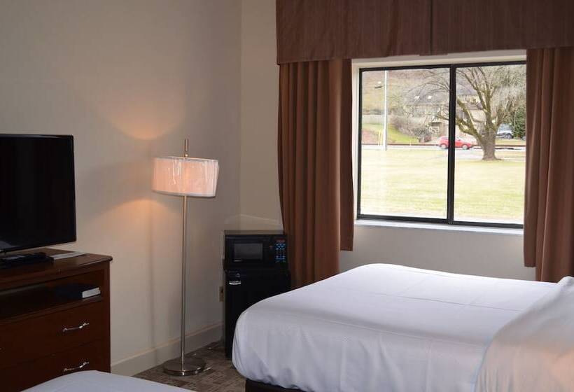 בית מלון כפרי Brookshire Inn & Suites