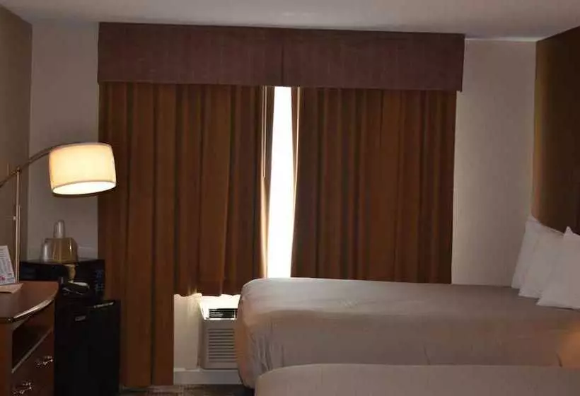 Hotel Brookshire Inn & Suites