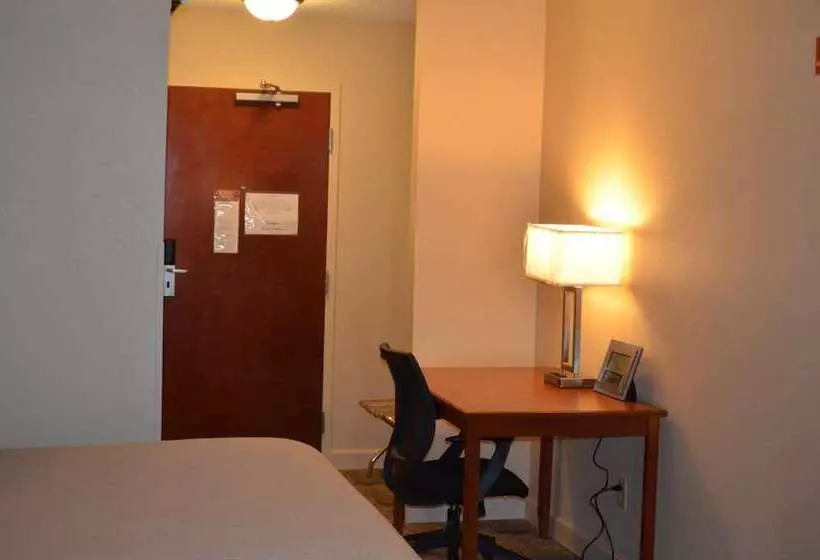 Hotel Brookshire Inn & Suites