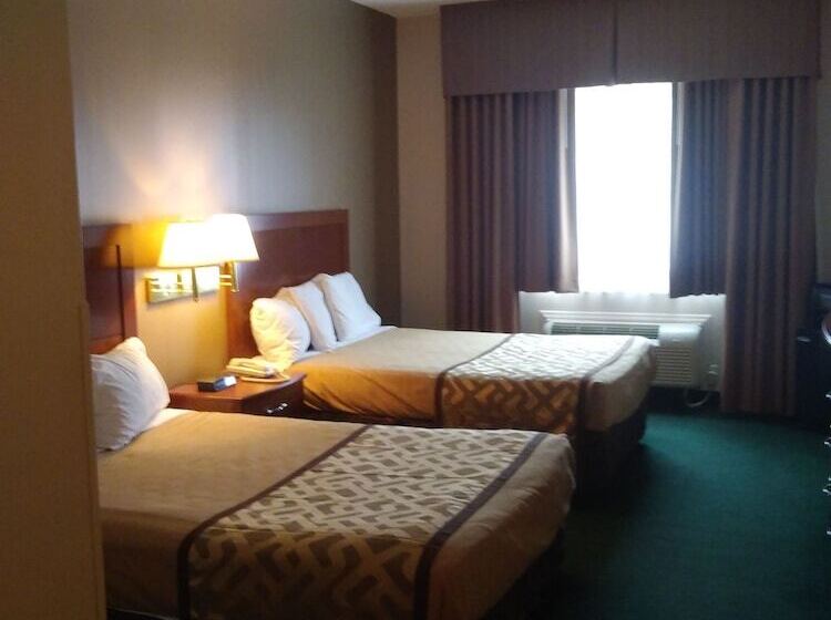 בית מלון כפרי Brookshire Inn & Suites