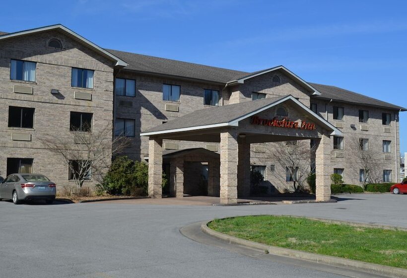 בית מלון כפרי Brookshire Inn & Suites