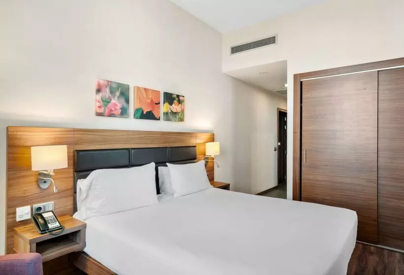 هتل Hilton Garden Inn Sevilla