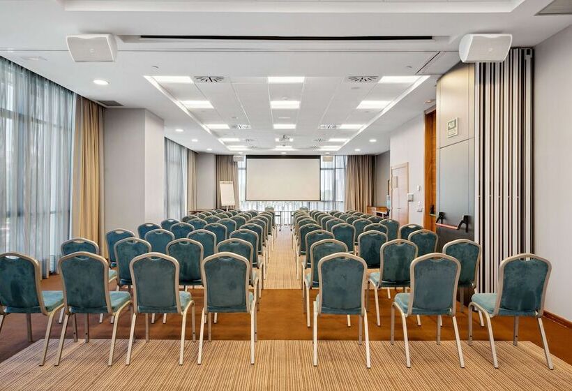 هتل Hilton Garden Inn Sevilla