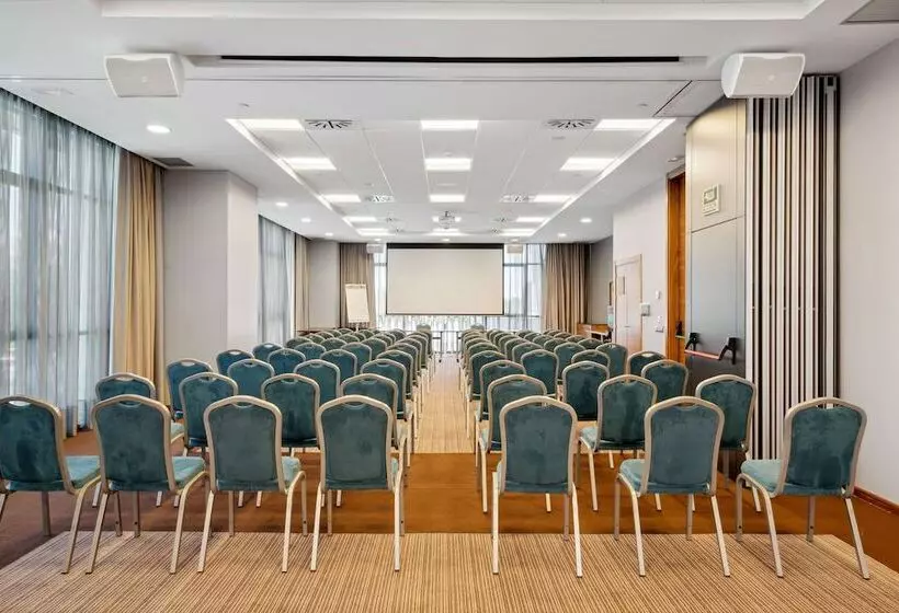 هتل Hilton Garden Inn Sevilla