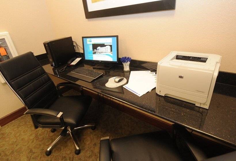 ホテル Holiday Inn Express Somerset By Ihg